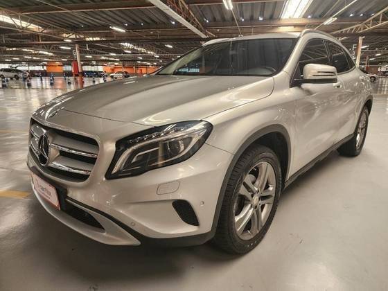 MERCEDES-BENZ GLA 200 2017