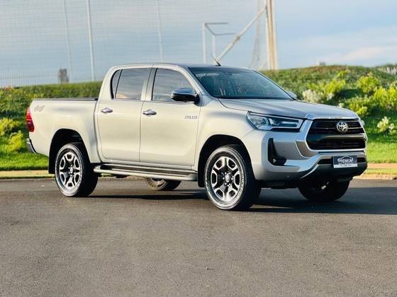 TOYOTA HILUX 2023