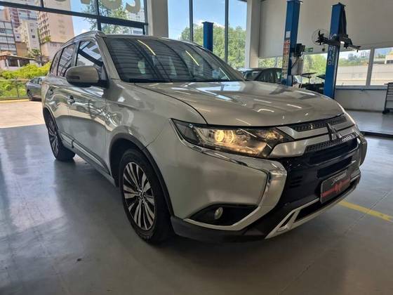 MITSUBISHI OUTLANDER 2019