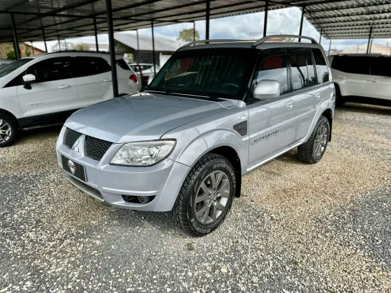 MITSUBISHI PAJERO TR4 2013