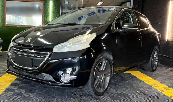 PEUGEOT 208 2014