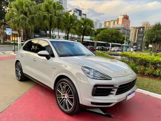 PORSCHE CAYENNE 2022