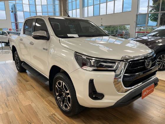 TOYOTA HILUX 2021