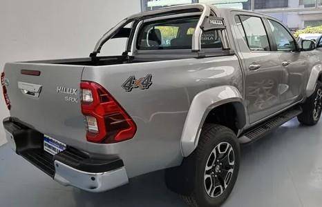 TOYOTA HILUX 2024