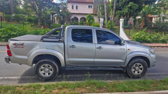 TOYOTA HILUX 2015