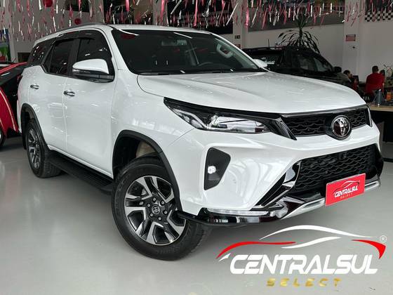 TOYOTA HILUX SW4 2024