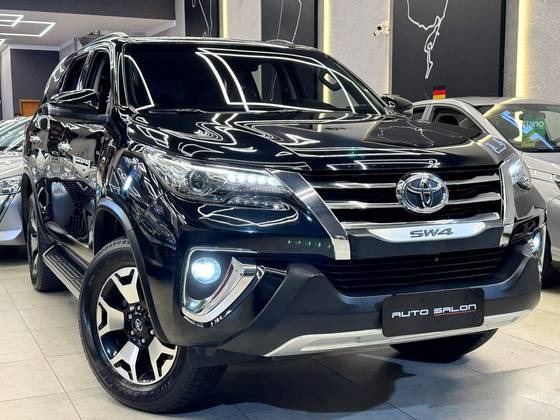 TOYOTA HILUX SW4 2019