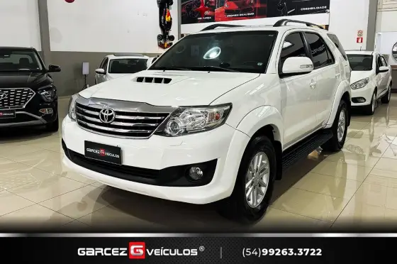 TOYOTA HILUX SW4 2015