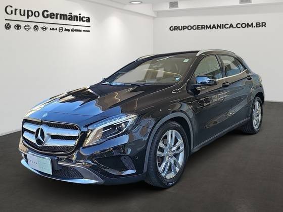 MERCEDES-BENZ GLA 200 2015