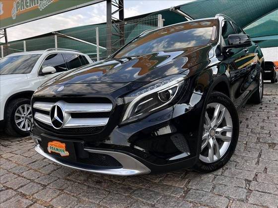 MERCEDES-BENZ GLA 200 2015