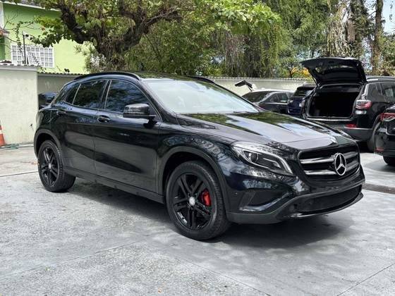 MERCEDES-BENZ GLA 200 2017