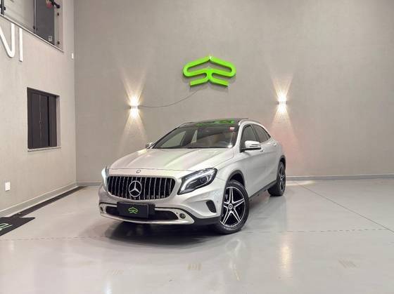 MERCEDES-BENZ GLA 200 2016