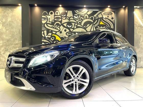 MERCEDES-BENZ GLA 200 2015