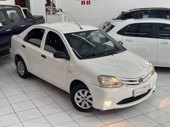 TOYOTA ETIOS 2013