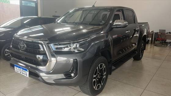 TOYOTA HILUX 2024