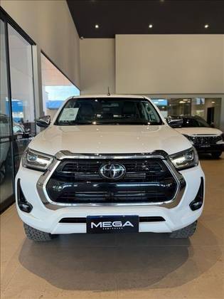 TOYOTA HILUX 2023