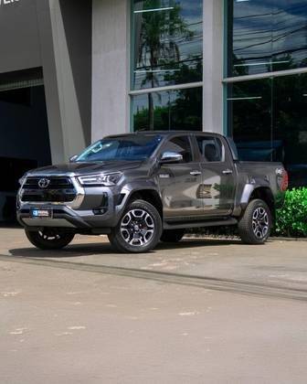 TOYOTA HILUX 2024