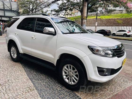 TOYOTA HILUX SW4 2015