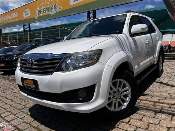 TOYOTA HILUX SW4 2015