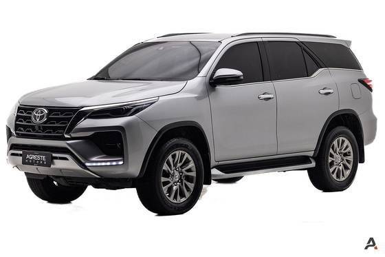 TOYOTA HILUX SW4 2024