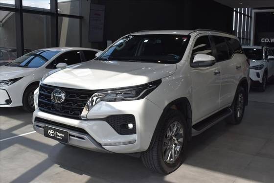 TOYOTA HILUX SW4 2021