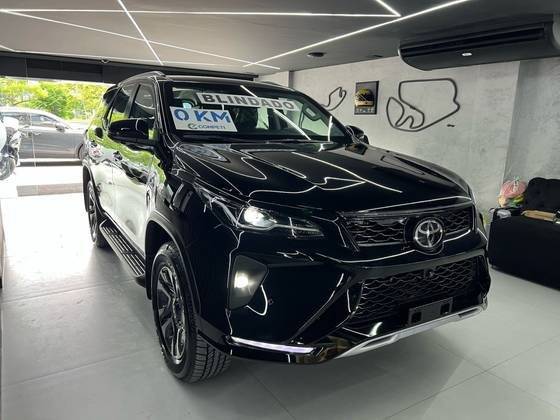 TOYOTA HILUX SW4 2025