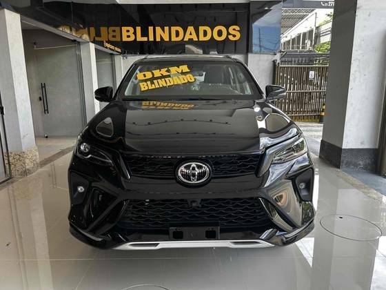 TOYOTA HILUX SW4 2025