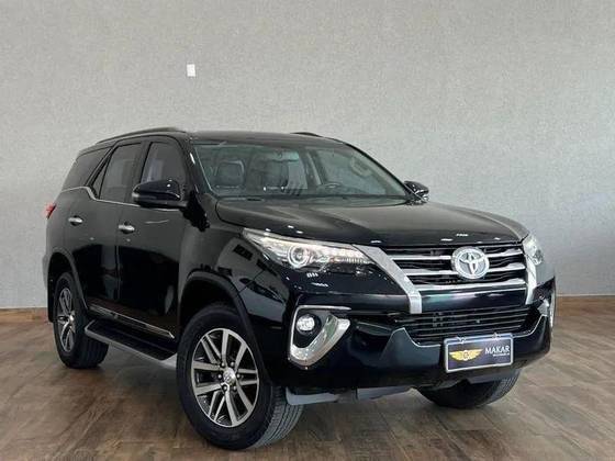 TOYOTA HILUX SW4 2019
