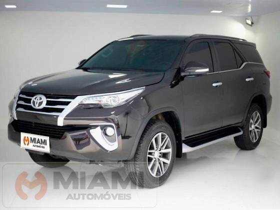 TOYOTA HILUX SW4 2017