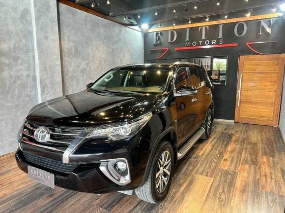 TOYOTA HILUX SW4 2019