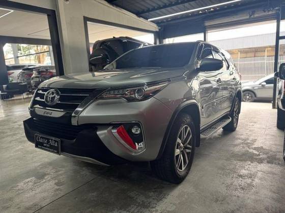 TOYOTA HILUX SW4 2018