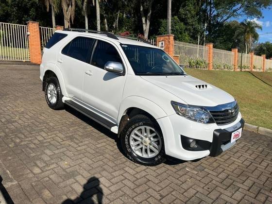 TOYOTA HILUX SW4 2014