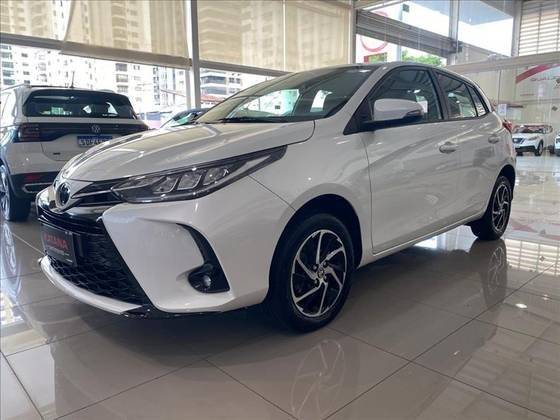 TOYOTA YARIS 2024