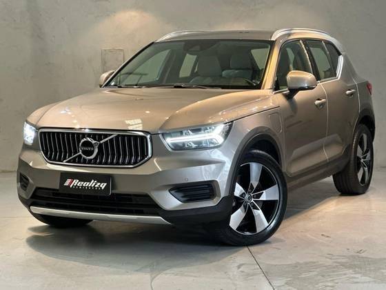 VOLVO XC40 2022
