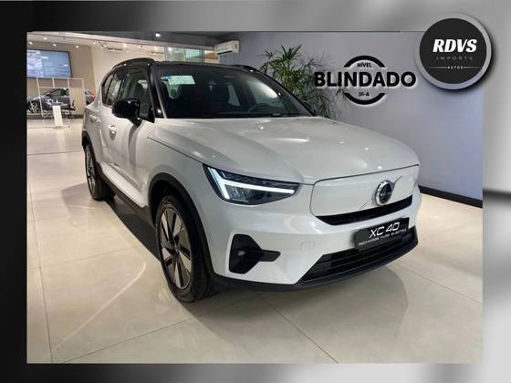VOLVO XC40 2024