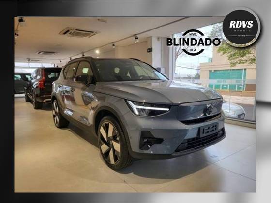 VOLVO XC40 2024