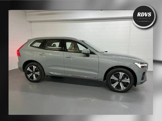 VOLVO XC60 2025