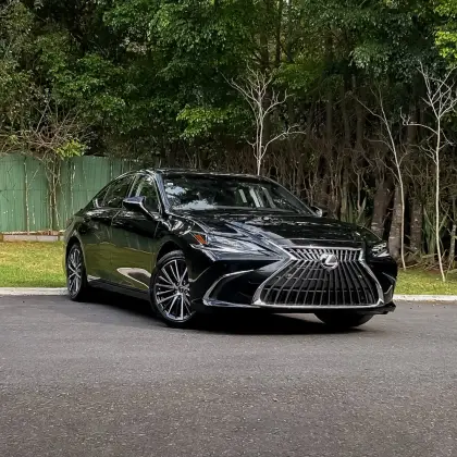 LEXUS ES 300h 2025