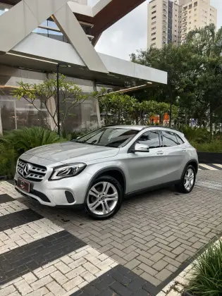 MERCEDES-BENZ GLA 200 2020