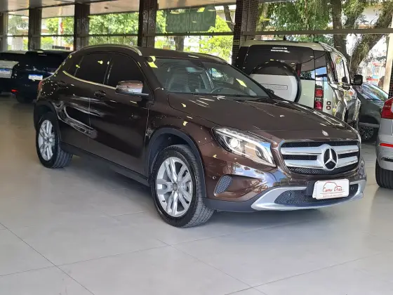 MERCEDES-BENZ GLA 200 2015