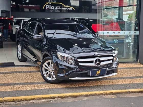 MERCEDES-BENZ GLA 200 2015