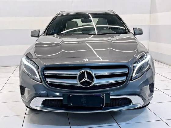 MERCEDES-BENZ GLA 200 2015