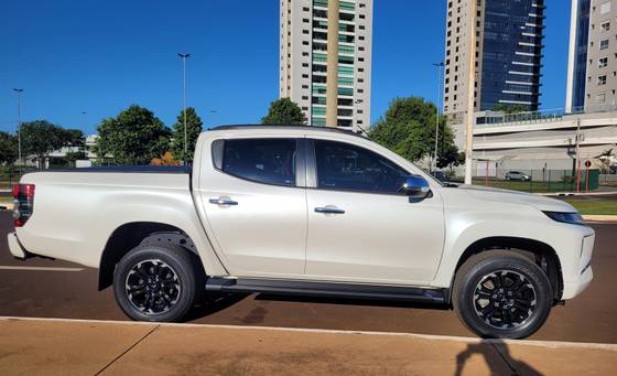 MITSUBISHI L200 TRITON 2023