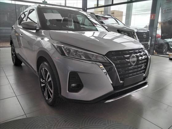 NISSAN KICKS PLAY 2025