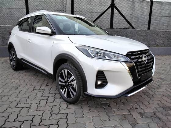 NISSAN KICKS PLAY 2025