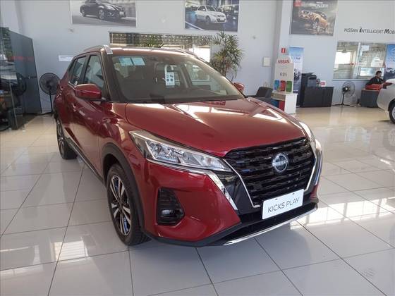 NISSAN KICKS PLAY 2025