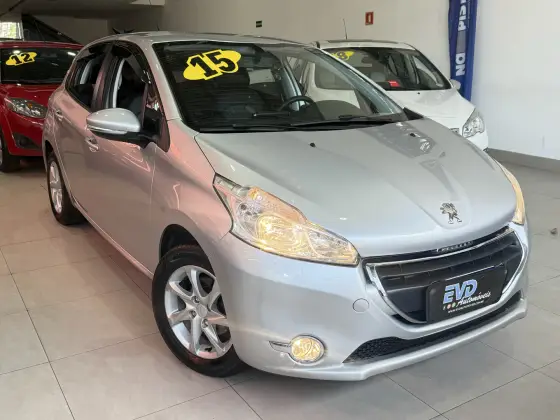 PEUGEOT 208 2015