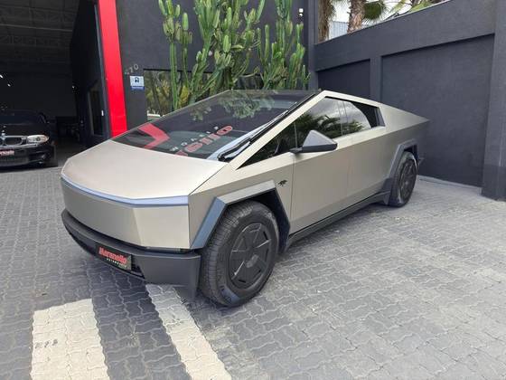 TESLA CYBERTRUCK 2024
