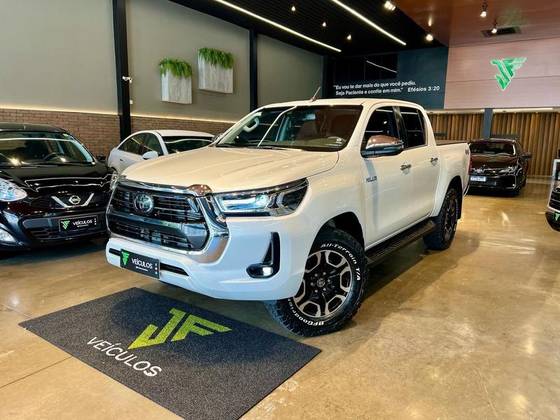 TOYOTA HILUX 2024
