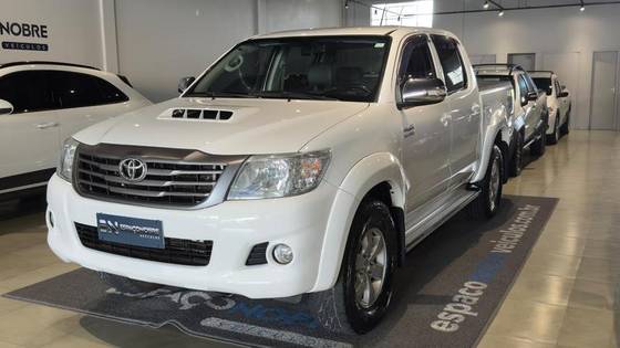 TOYOTA HILUX 2015